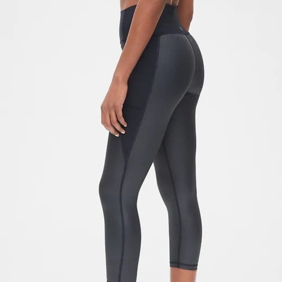 GAP Pants - GapFit High Rise 7/8 Leggings Sculpt Revolution M